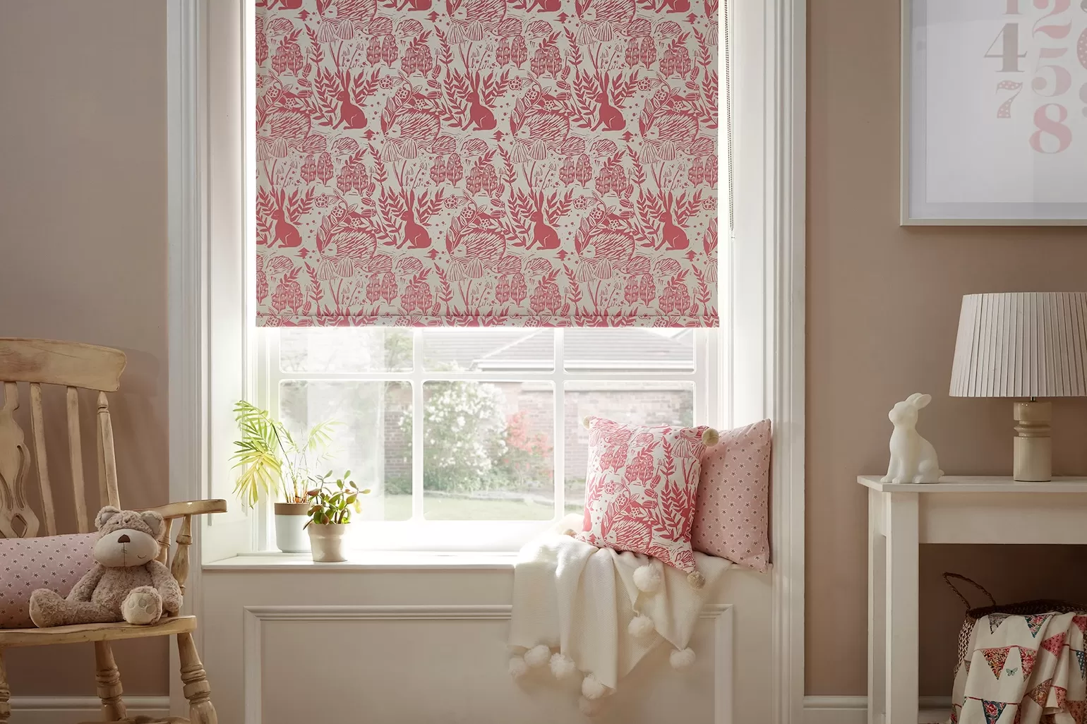All made to measure blinds are fitted with a metal nickel chain complete with child safety P-clip and double chain break as standard.

A full fabric wrap around bottom bar is only available on Lunette, Glint, Printed Standard Daylight and Printed Textured qualities.
